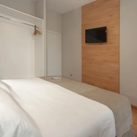 Aacr Monteolivos Otel Sevilla